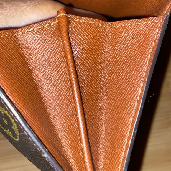 Louis Vuitton Wallet - Picture 17 of 17